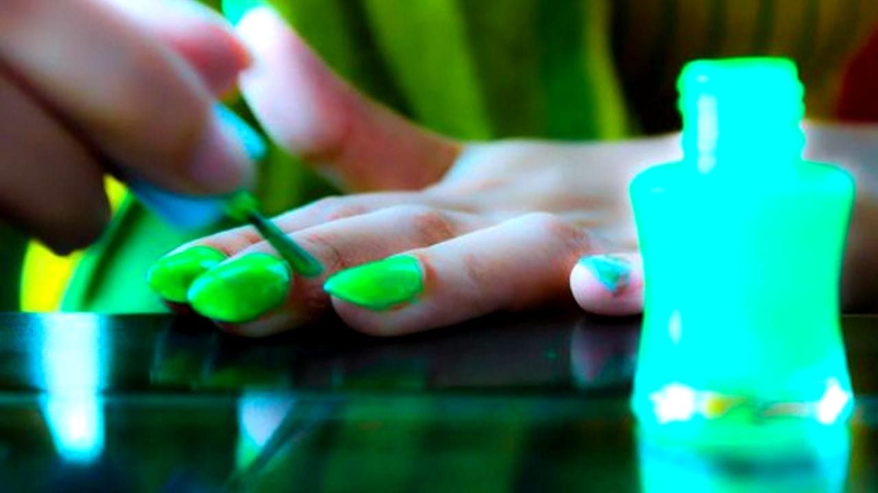 glow in the dark nail polish