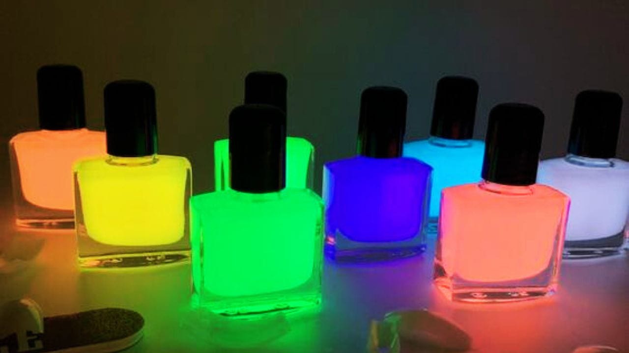 glow in the dark nail polish