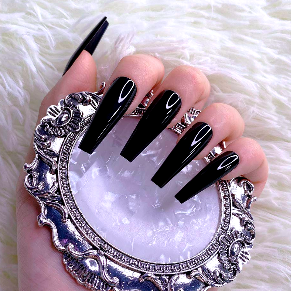 8 Must-Have Black Coffin Nails for a Chic and Edgy Look