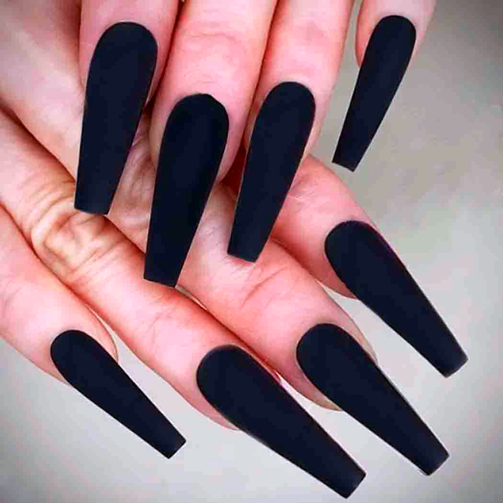 8 Must-Have Black Coffin Nails for a Chic and Edgy Look